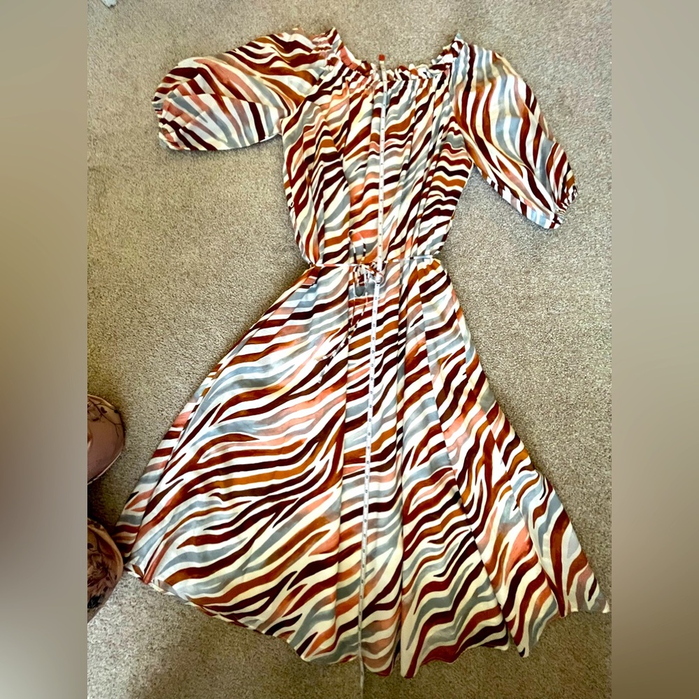Formal flattering maxi dress. Colorful maxi dress, hand puff style dress